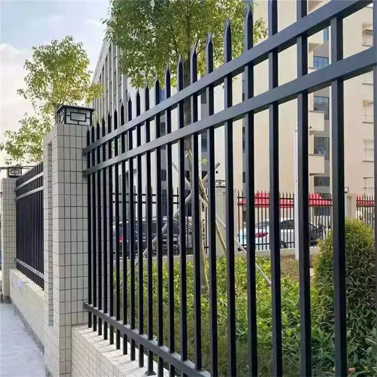上海艾瑞廠家庭院鋅鋼護(hù)欄案例
